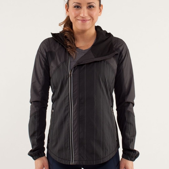 Lululemon Run: Get Up And Glow Jacket - Reflective 360 - Size 6 - Picture 1 of 6